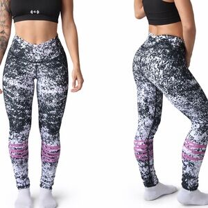 Women's Black and White Patterned Leggings